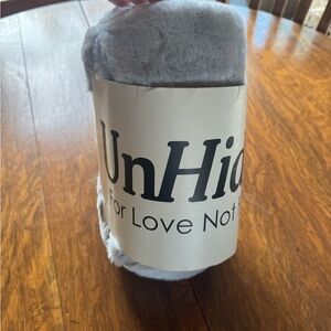UnHide Gray Throw Blanket
